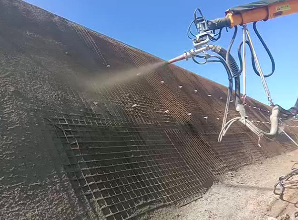 工程混凝土湿喷台车施工视频